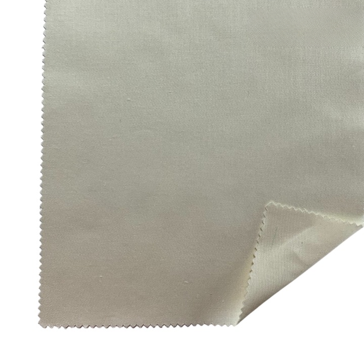 LUXURY 3 PASS IVORY BLACKOUT 40MT ROLLS