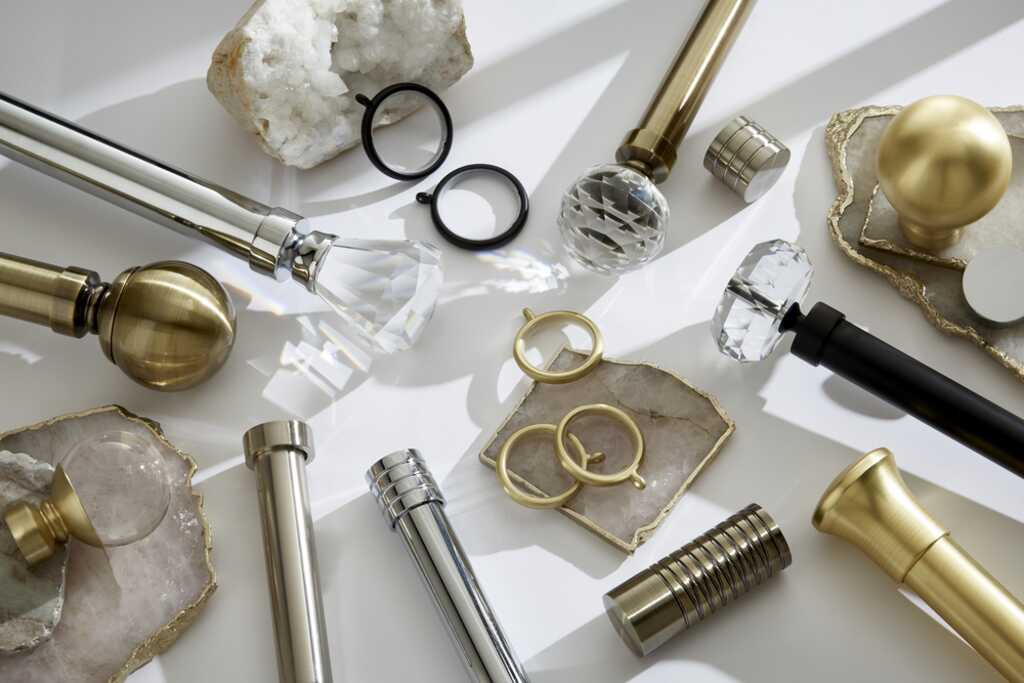 Neo 28mm Faceted Ball Eyelet Pole Gold 180cm